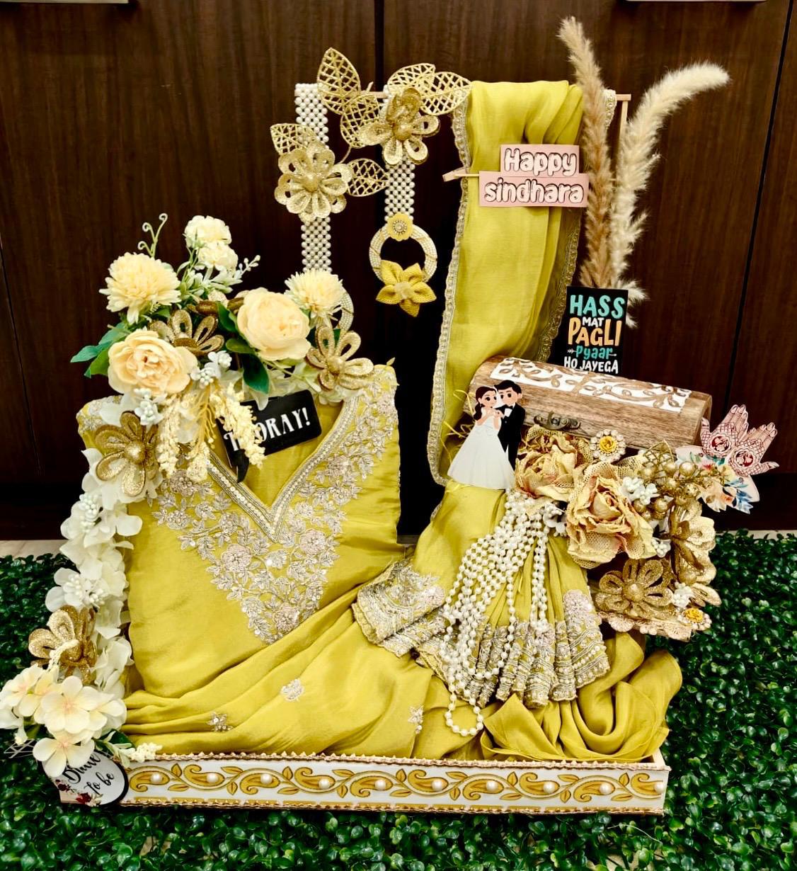 Elegant gift wrapping detail